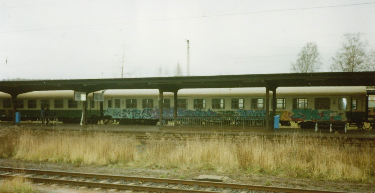 Graffiti Train - Photo by suburban - LES, H20, CASH (1994)