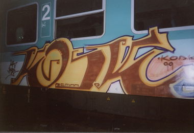 Graffiti Train - Photo by suburban - KOSK, ARTA, KEZAR (1999)