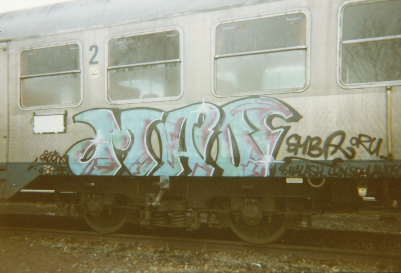 Graffiti Train - Photo by suburban - MADone, SMBA, KOSK (1995)