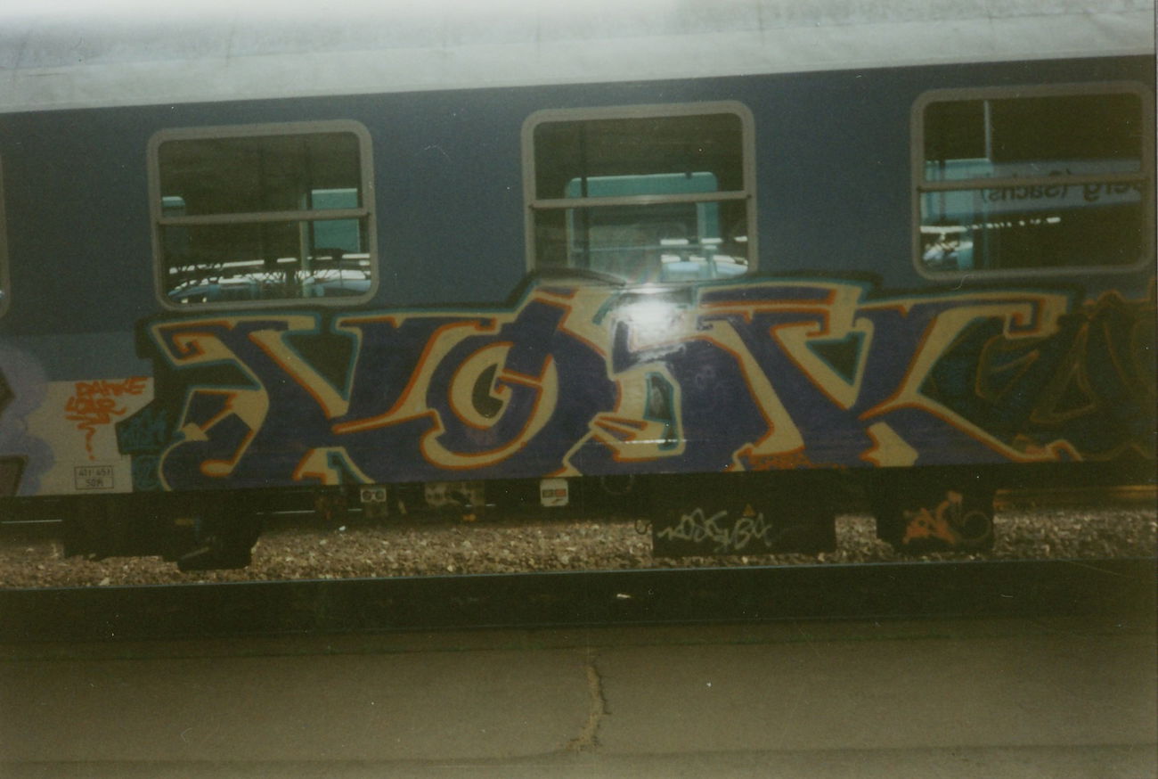 Graffiti Train - Photo by suburban - KOSK, ARTA, LOAR (1996)