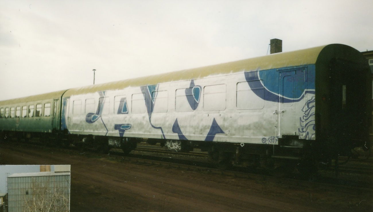 Graffiti Train - Photo by suburban - CAM, SMBA, ARTA (1997)