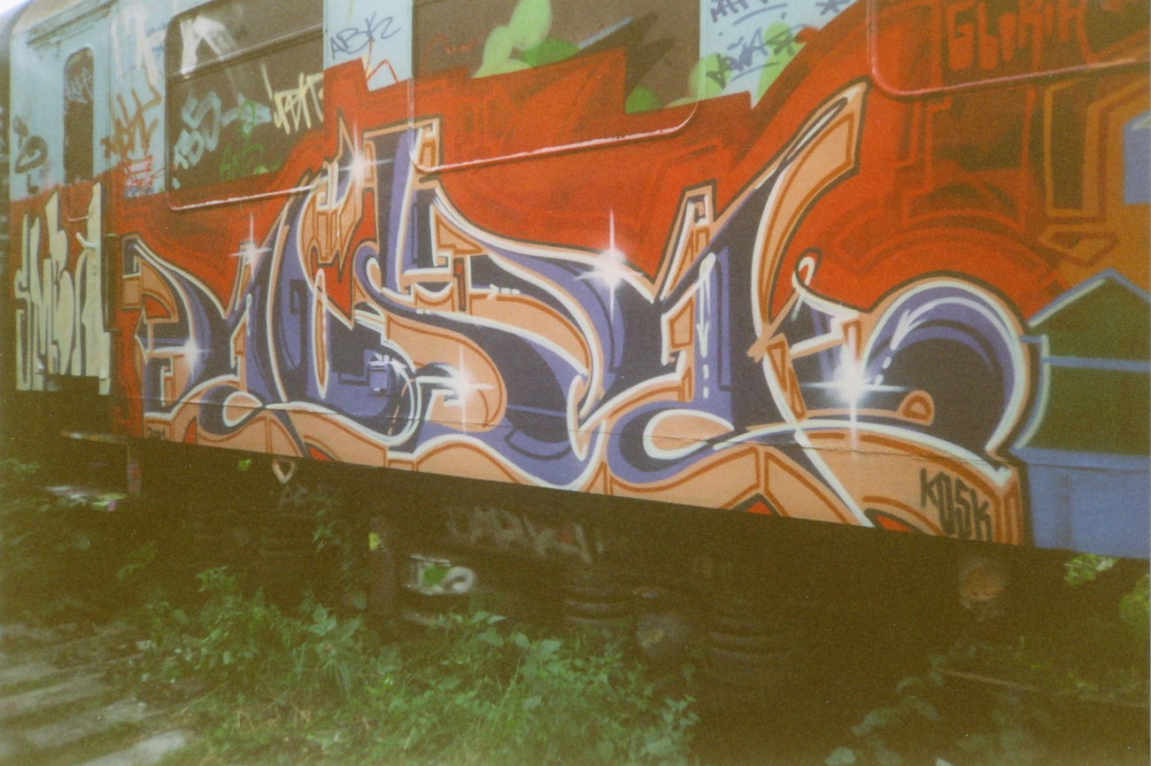 Graffiti Train - Photo by suburban - STER, CAM, BASE (2001)