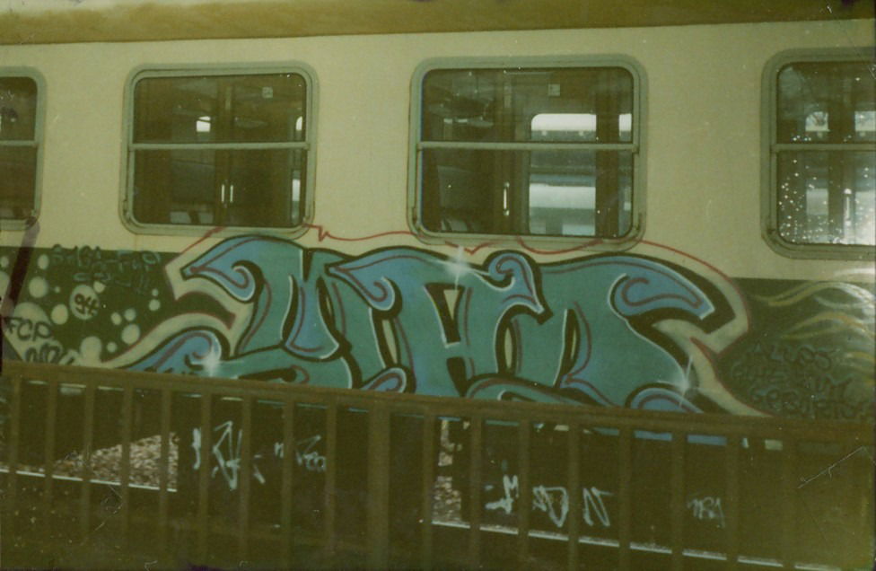 Graffiti Train - Photo by suburban - MADone, SMBA, FCP (1994)