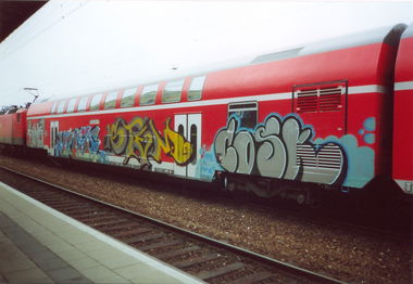 Graffiti Train - Photo by suburban - KOSK, SMBA, STEM (2002)