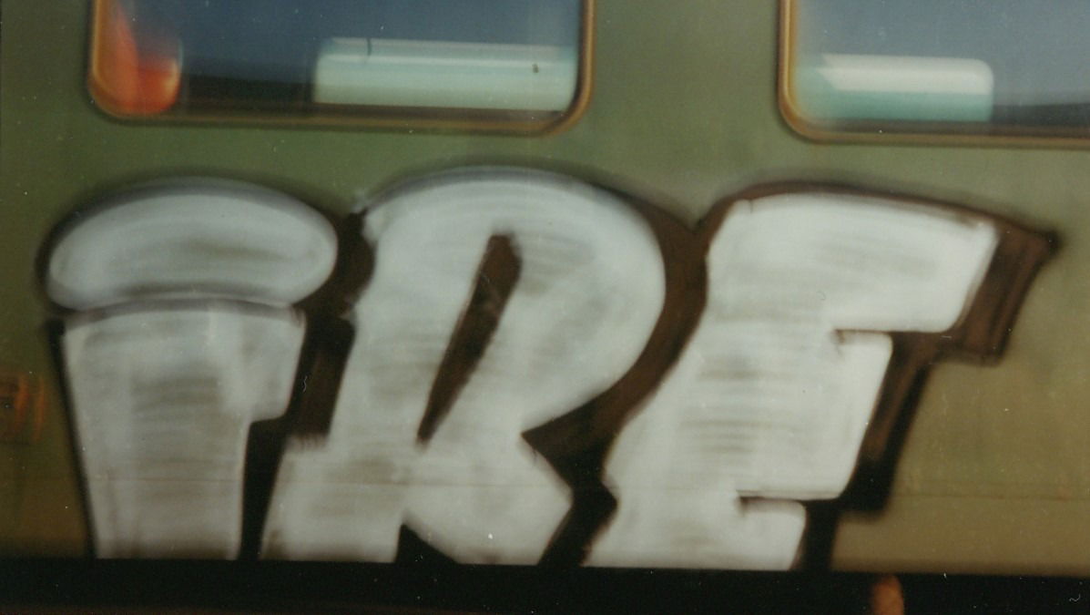 Graffiti Train - Photo by suburban - IRE, KOSK, SMBA (1995)