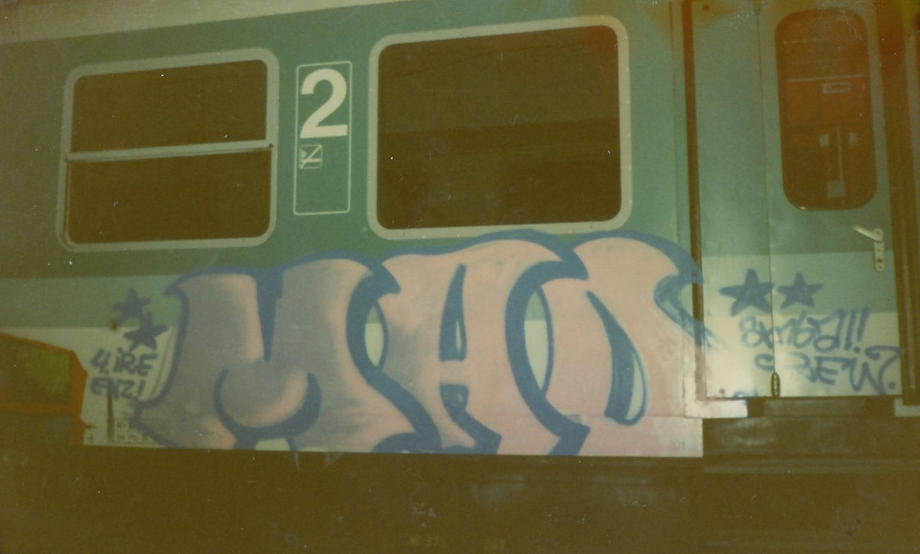 Graffiti Train - Photo by suburban - MADone, SMBA, IRE (1995)