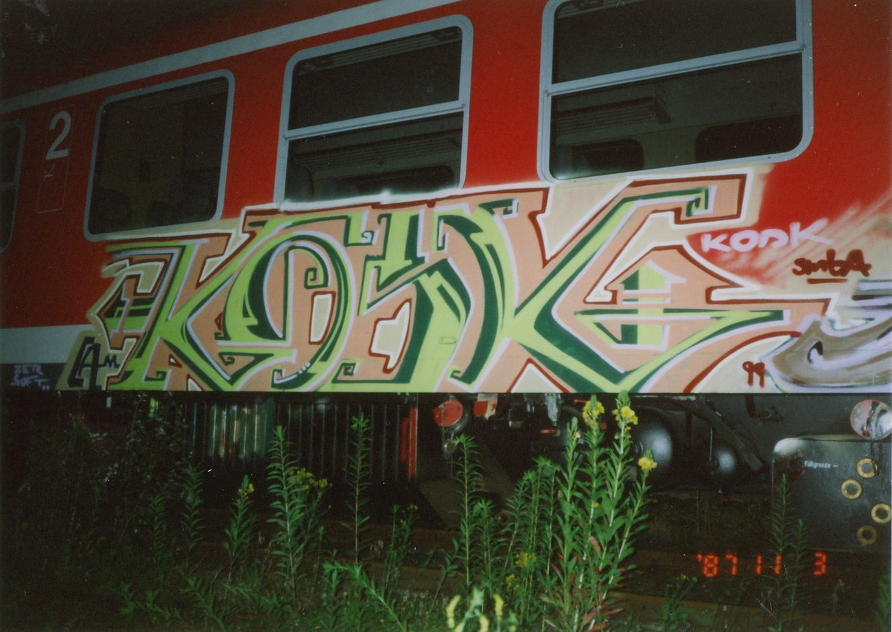 Graffiti Train - Photo by suburban - KOSK, KEZAR, ARTA (1999)