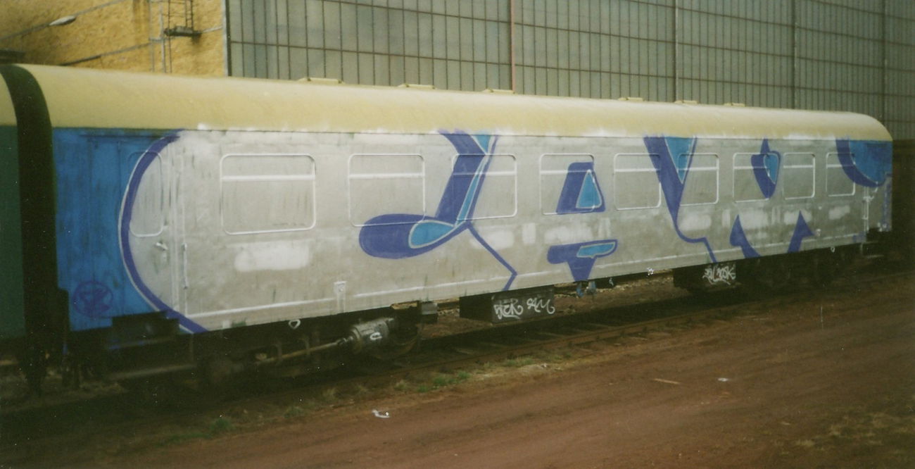 Graffiti Train - Photo by suburban - CAM, CREW, STER (1997)