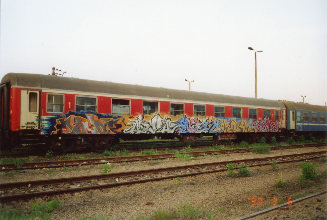 Graffiti Train in Poland - Photo by suburban - ARTA, STEM, DINAR (2000)