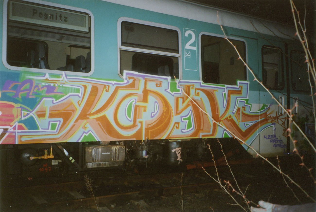 Graffiti Train - Photo by suburban - KIKO, CAM, STER (1999)
