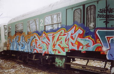 Graffiti Train - Photo by suburban - STEM, GRS, CAM (2003)