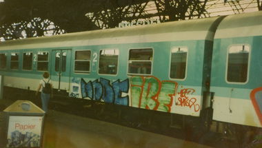 Graffiti Train - Photo by suburban - ANDE, KOSK, ARTA (1995)