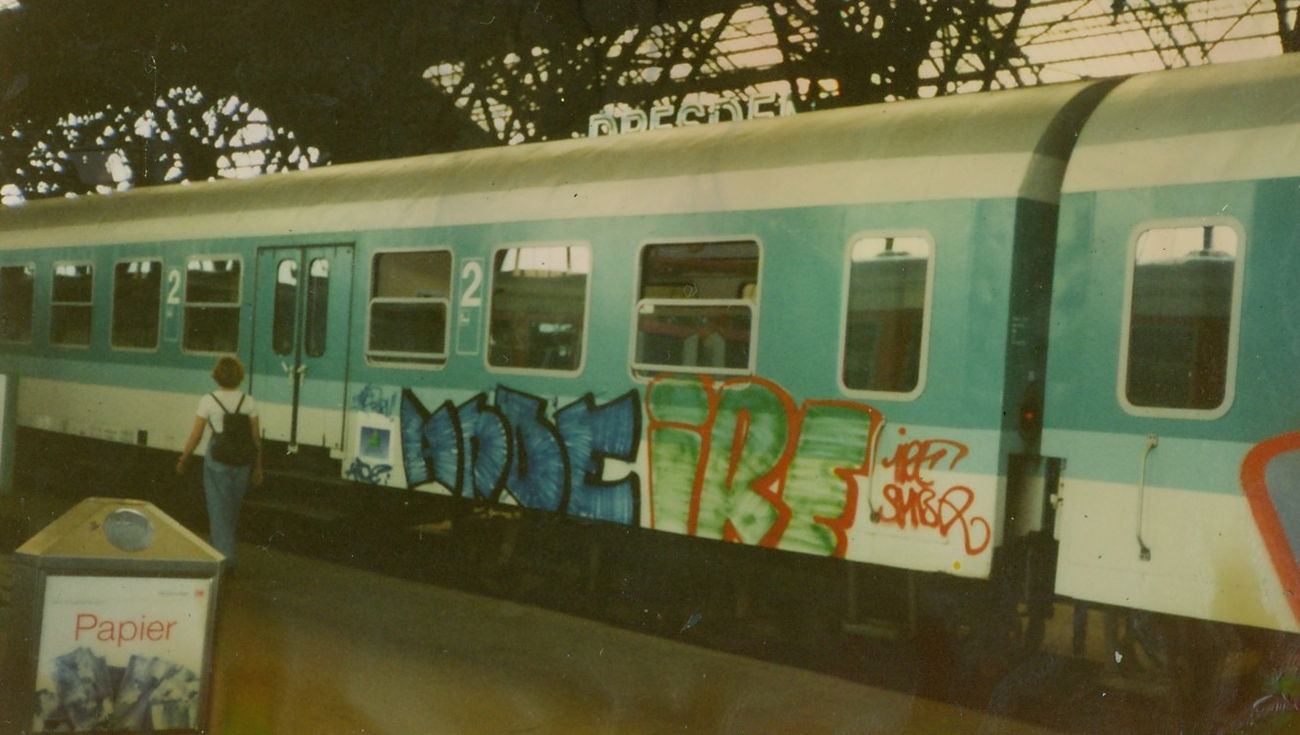 Graffiti Train - Photo by suburban - ANDE, KOSK, ARTA (1995)