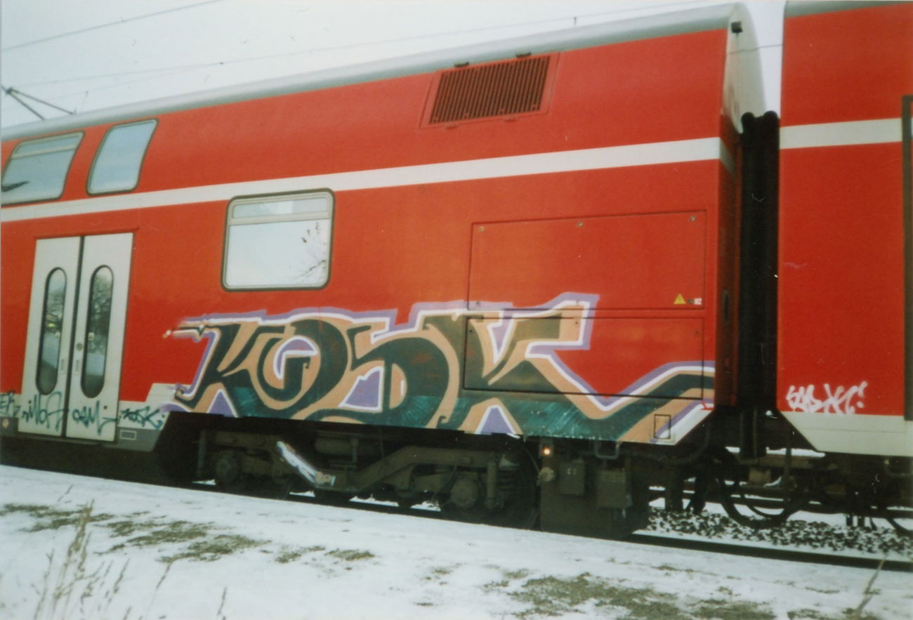 Graffiti Train - Photo by suburban - KOSK, ARTA, SARK (1998)