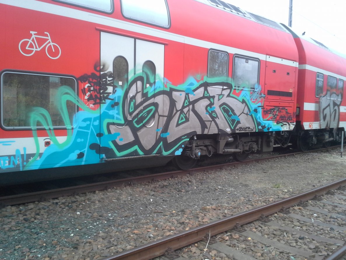 Graffiti Train - Photo by suirrius