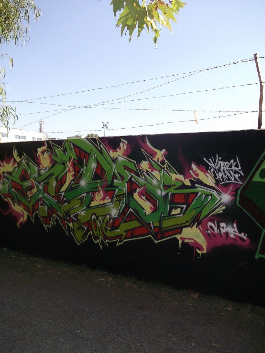 Graffiti Wall in Thessaloniki - Photo by suras_dscrime - suras, wizzy, dscrimes (2012)