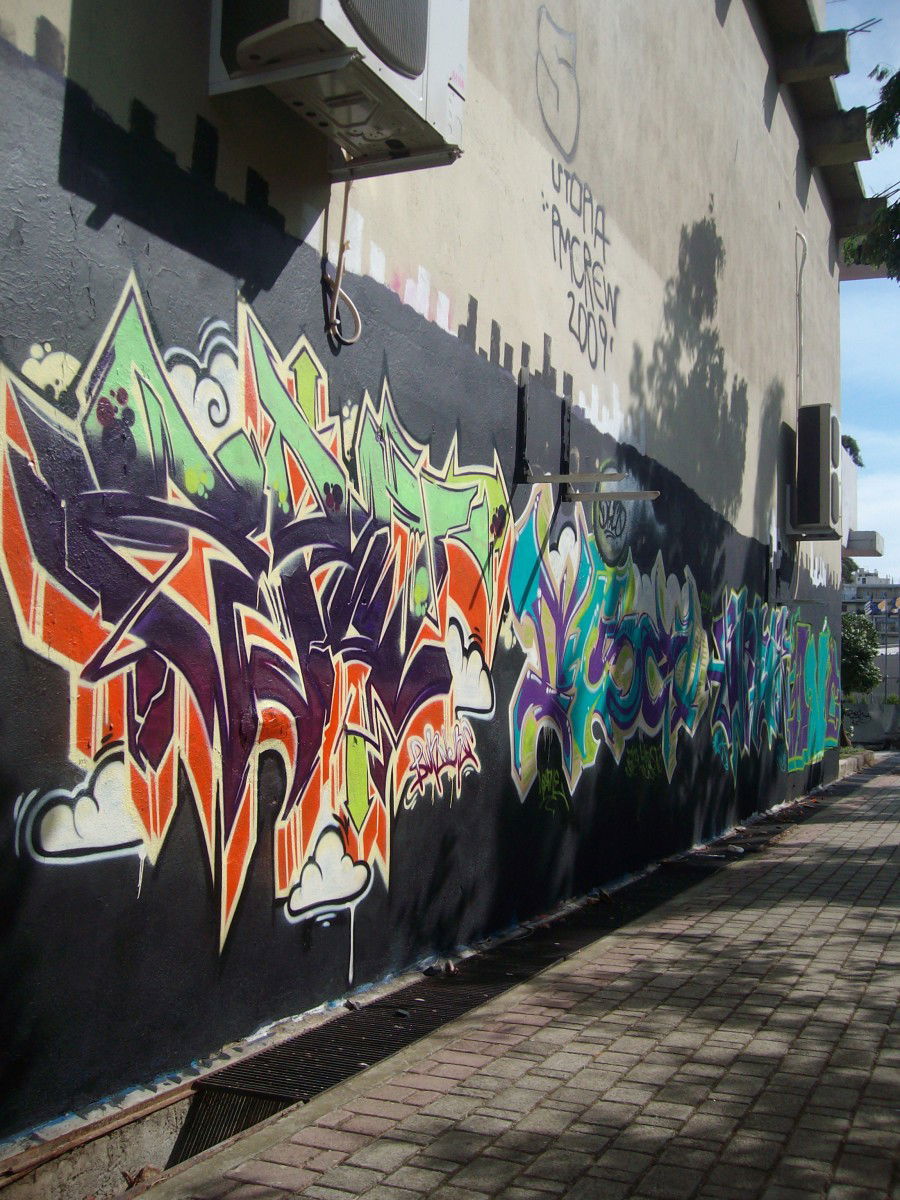 Graffiti Wall in Thessaloniki - Photo by suras_dscrime - suras, huba, break (2011)