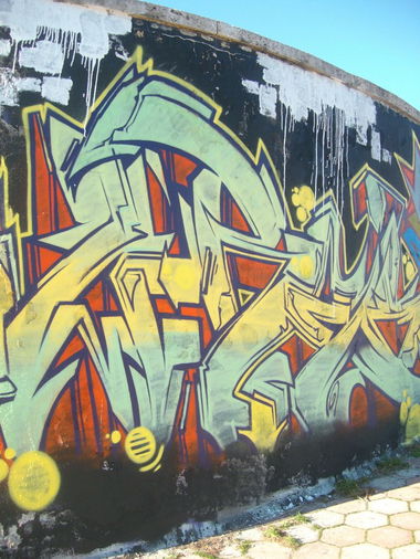 Graffiti Wall in Veroia - Photo by suras_dscrime - suras, dscrew, dsc (2011)