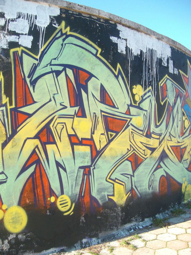 Graffiti Wall in Veroia - Photo by suras_dscrime - suras, dscrew, dsc (2011)
