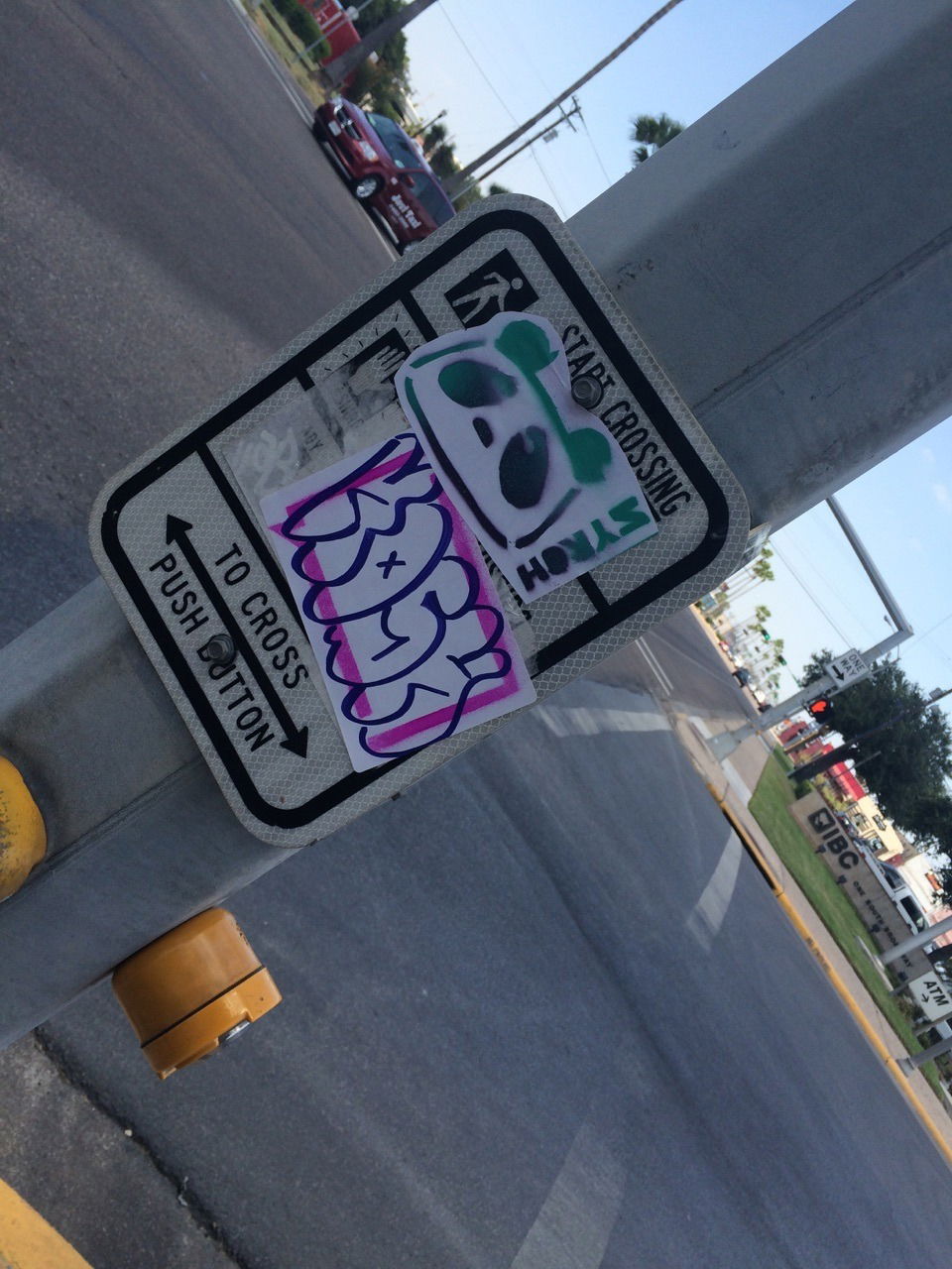 Graffiti Artwork - Photo by syroh - slaps, stencil