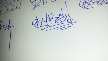 Graffiti Artwork - Photo by syroh - tag, pen, paper