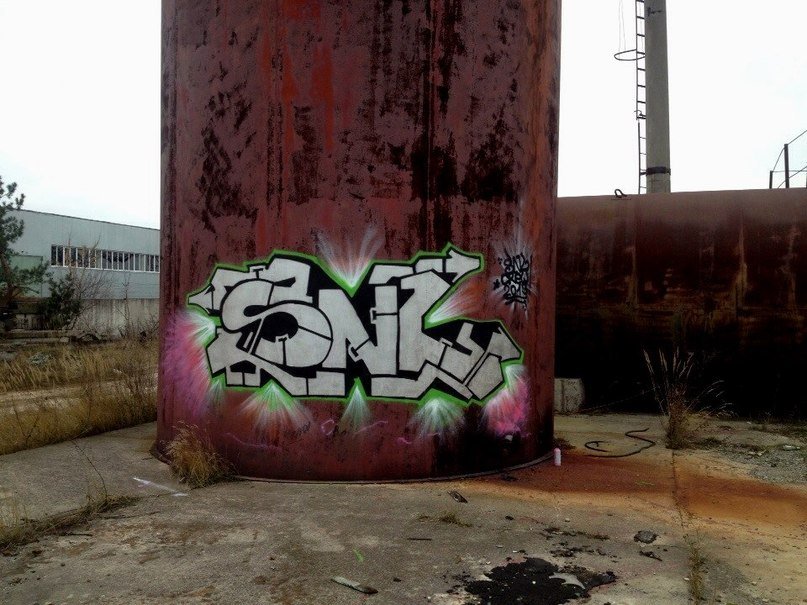 Graffiti Wall - Photo by t0ne