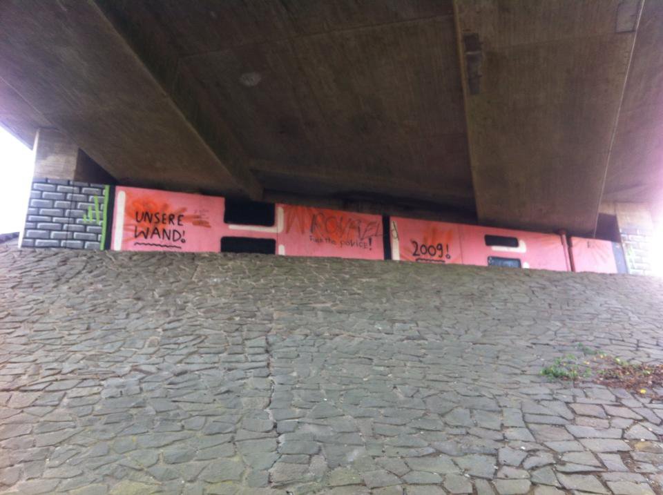 Graffiti Bombing - Photo by taggman143