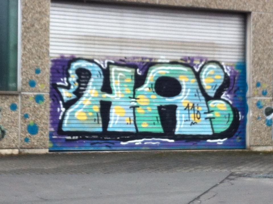 Graffiti Bombing - Photo by taggman143