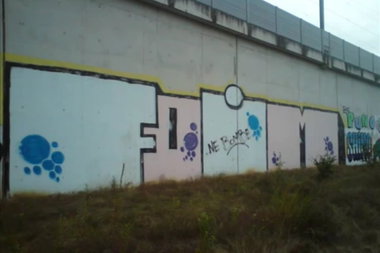 Graffiti Bombing - Photo by taggman143