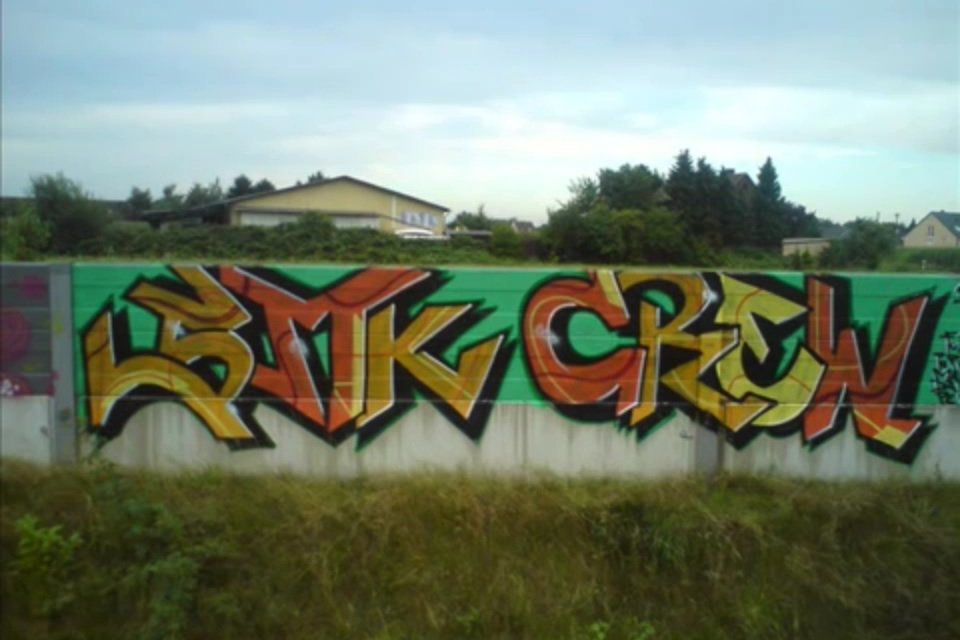 Graffiti Bombing - Photo by taggman143