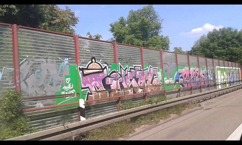 Graffiti Bombing - Photo by taggman143