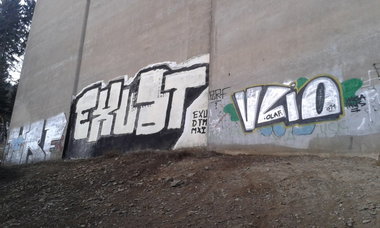 Graffiti Bombing - Photo by taggman143