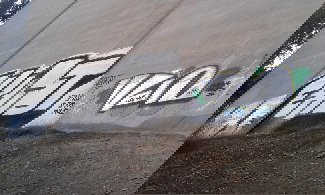 Graffiti Bombing - Photo by taggman143