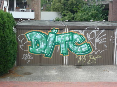 Graffiti Bombing - Photo by tampa911 - Ditc