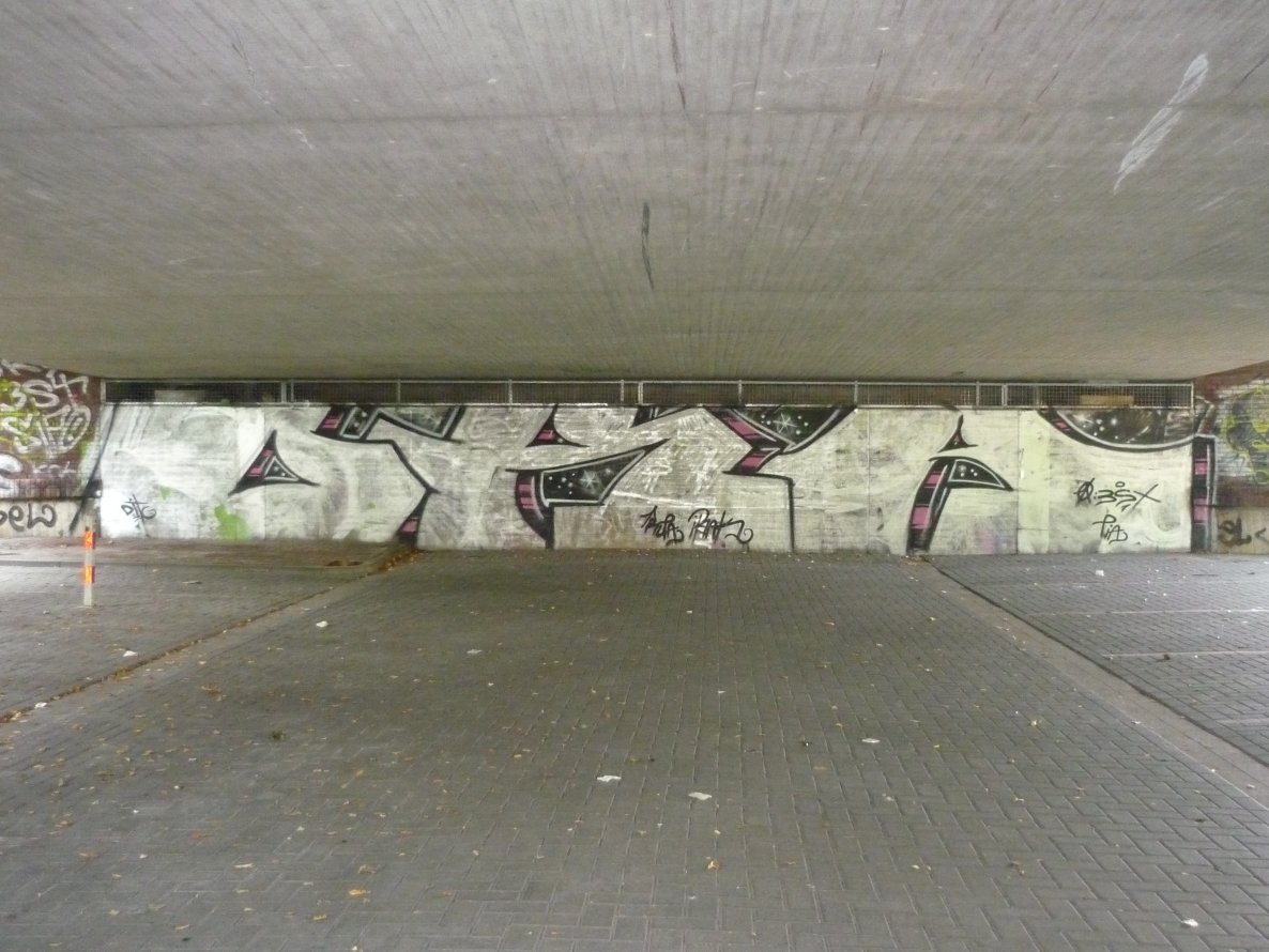 Graffiti Wall in Oldenburg - Photo by tampa911 - Dra