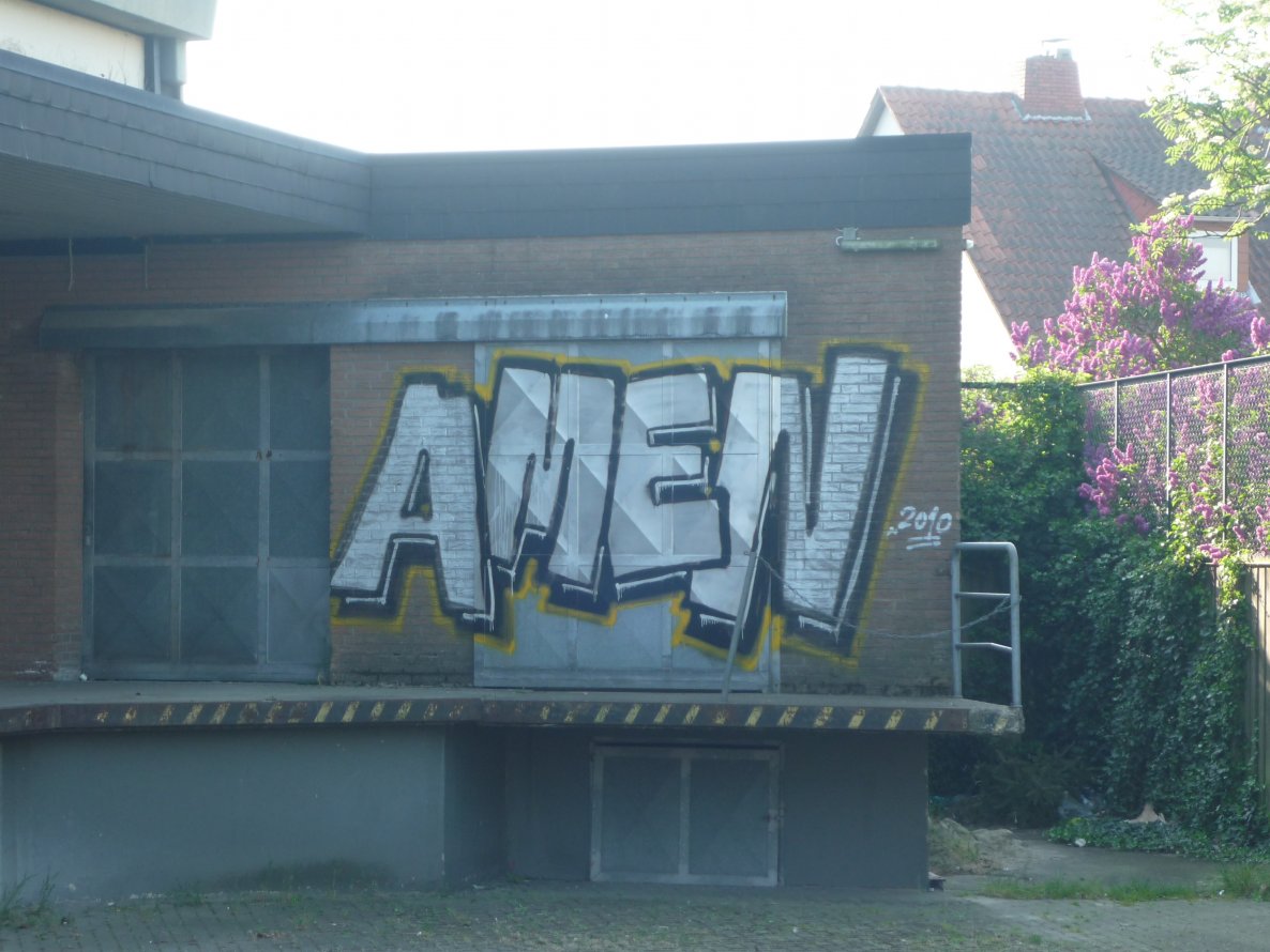 Graffiti Bombing in Oldenburg - Photo by tampa911 - Amen (2010)