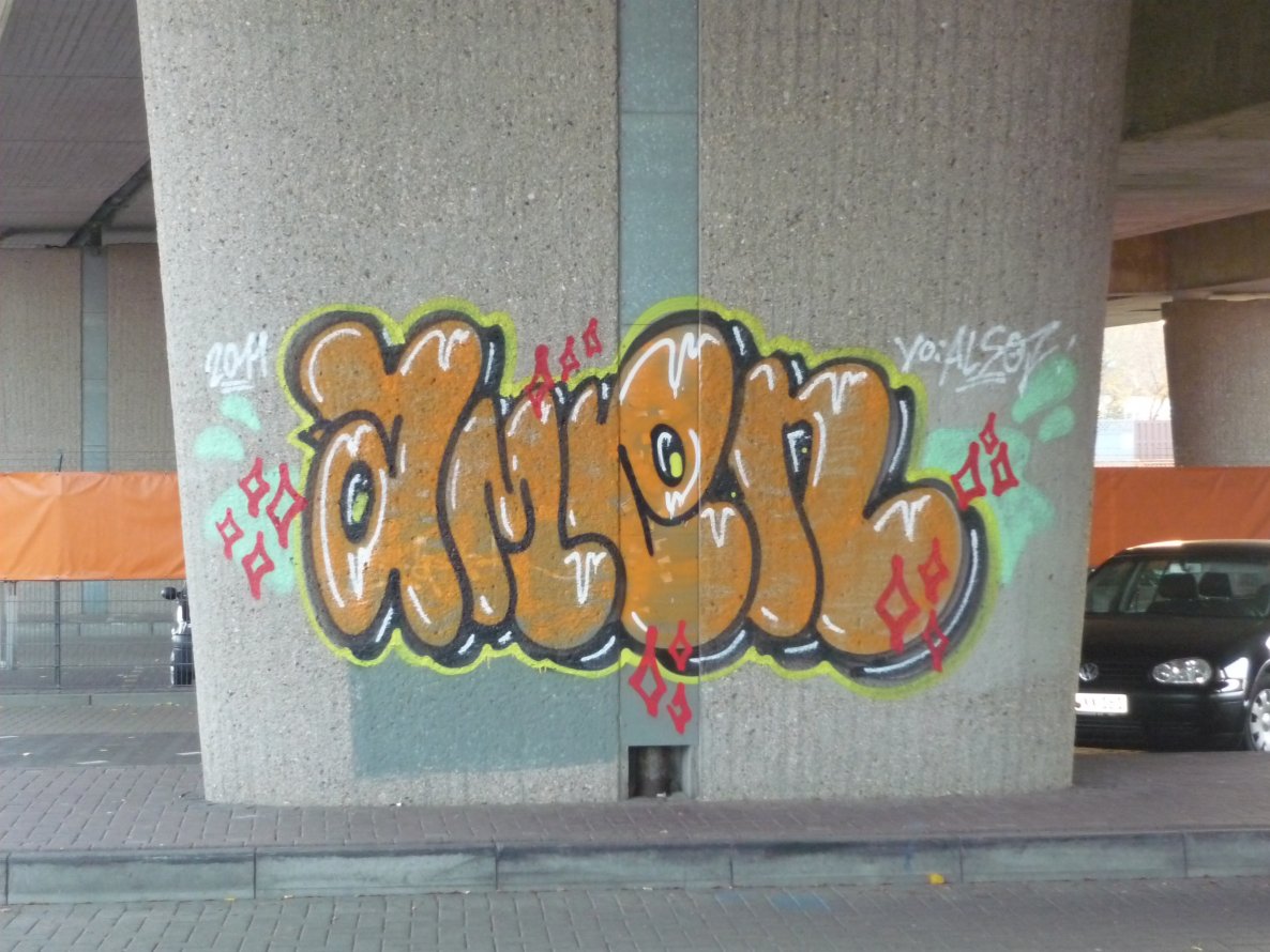 Graffiti Bombing in Oldenburg - Photo by tampa911 - Amen (2011)