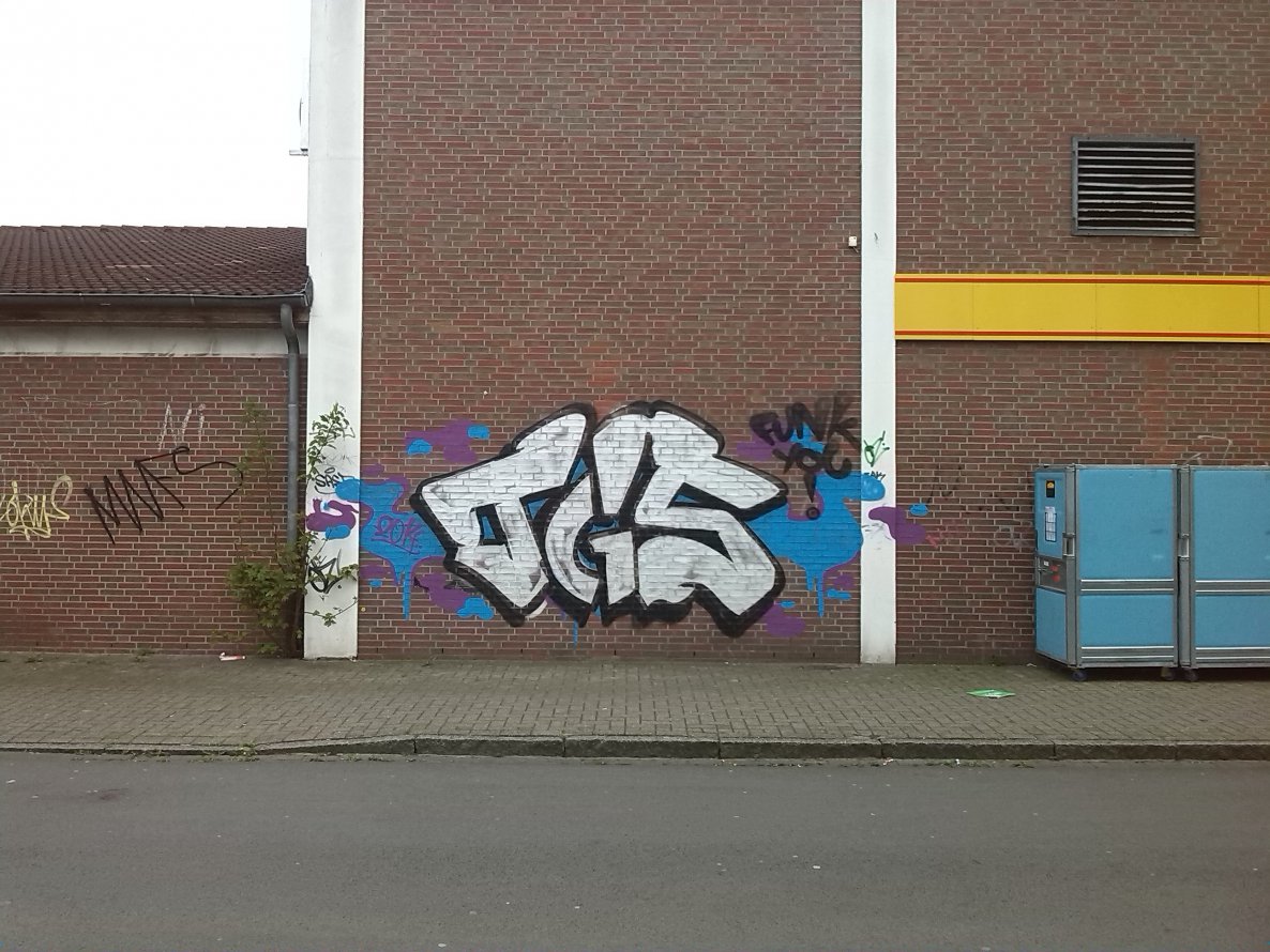 Graffiti Wall in Oldenburg - Photo by tampa911 - Tgs