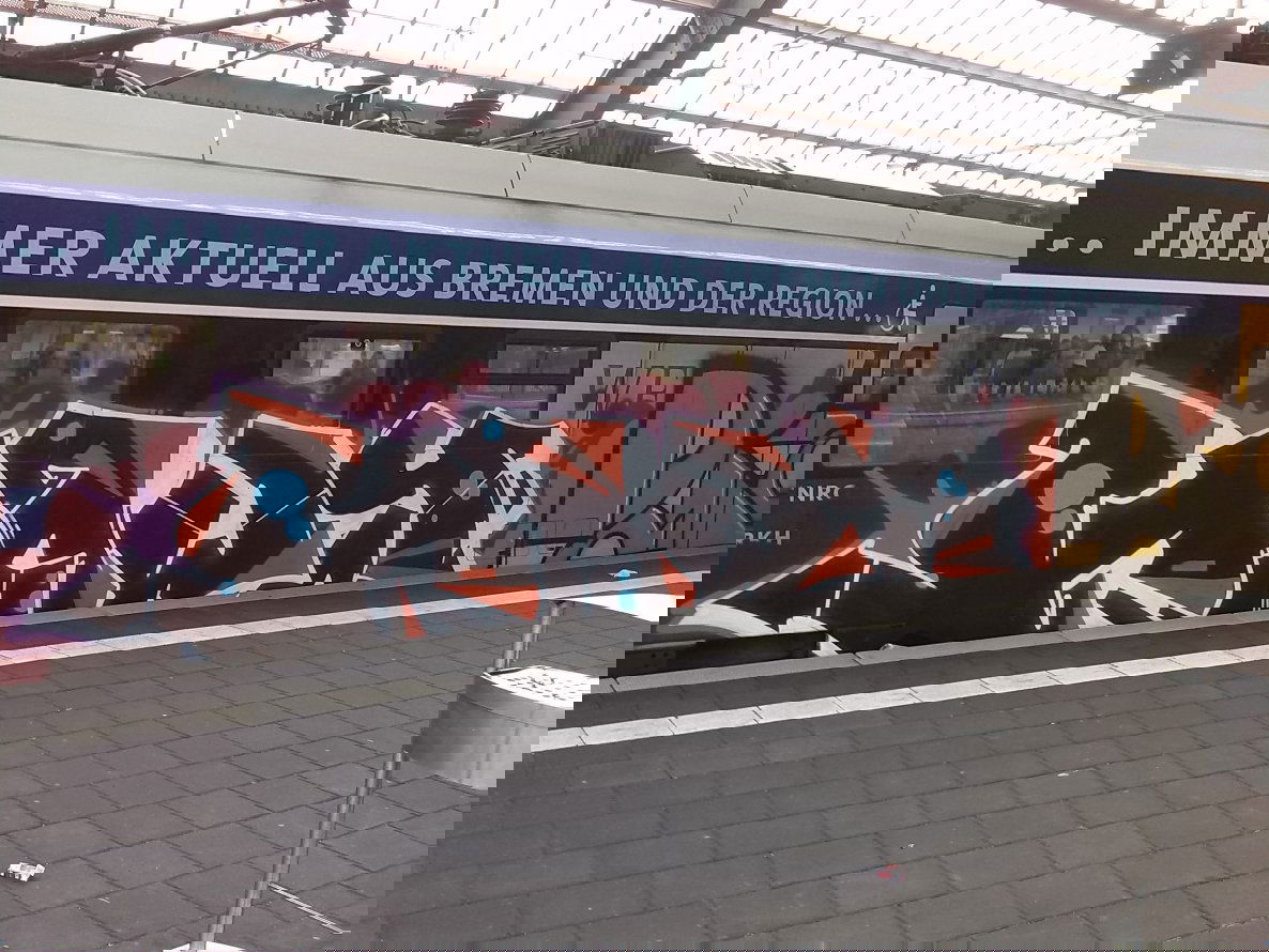 Graffiti Train in Oldenburg - Photo by tampa911 - Howy