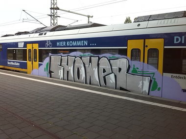 Graffiti Train in Oldenburg - Photo by tampa911 - Shower