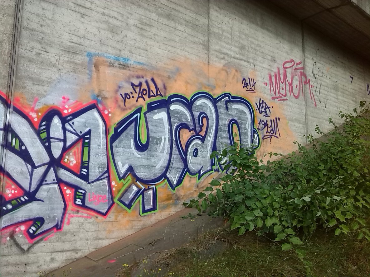 Graffiti Wall in Oldenburg - Photo by tampa911 - Uran