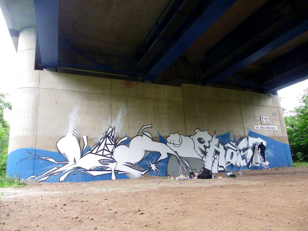 Graffiti Wall - Photo by tash75 - tash, aget, host (2013)