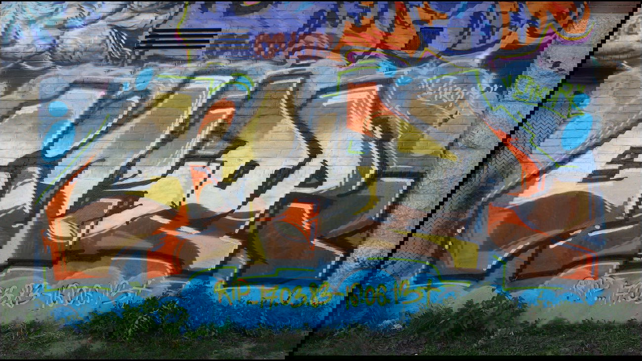 Graffiti Wall - Photo by tazkforcealpha - eikor, ile, much (2013)