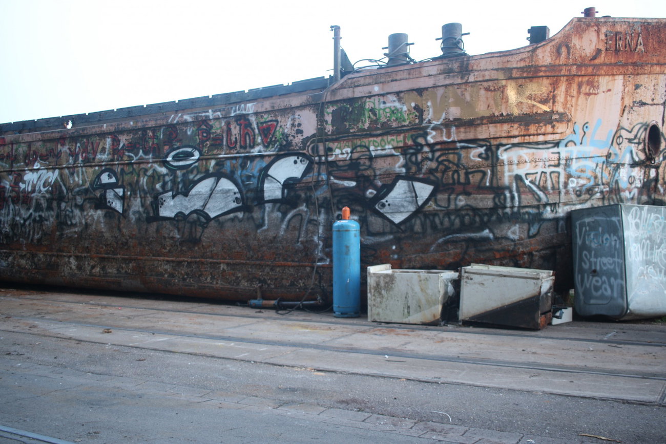 Graffiti Wall - Photo by teaka - IMC
