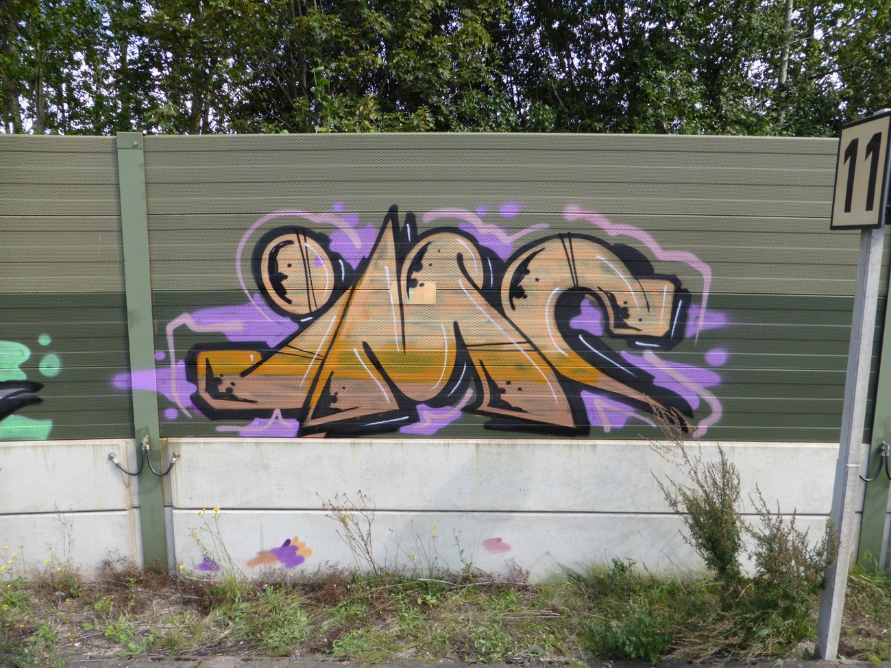 Graffiti Wall - Photo by teaka - IMC
