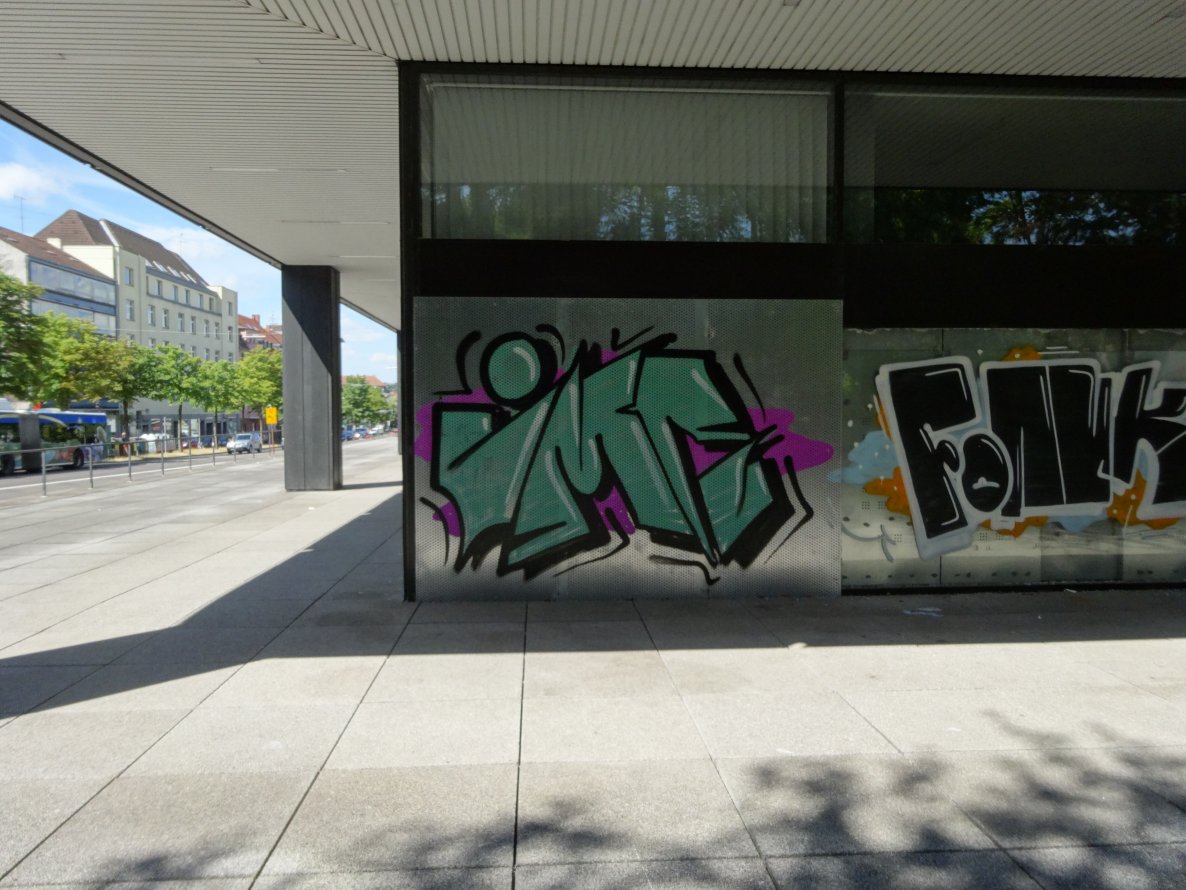 Graffiti Bombing - Photo by teaka - IMC (2014)