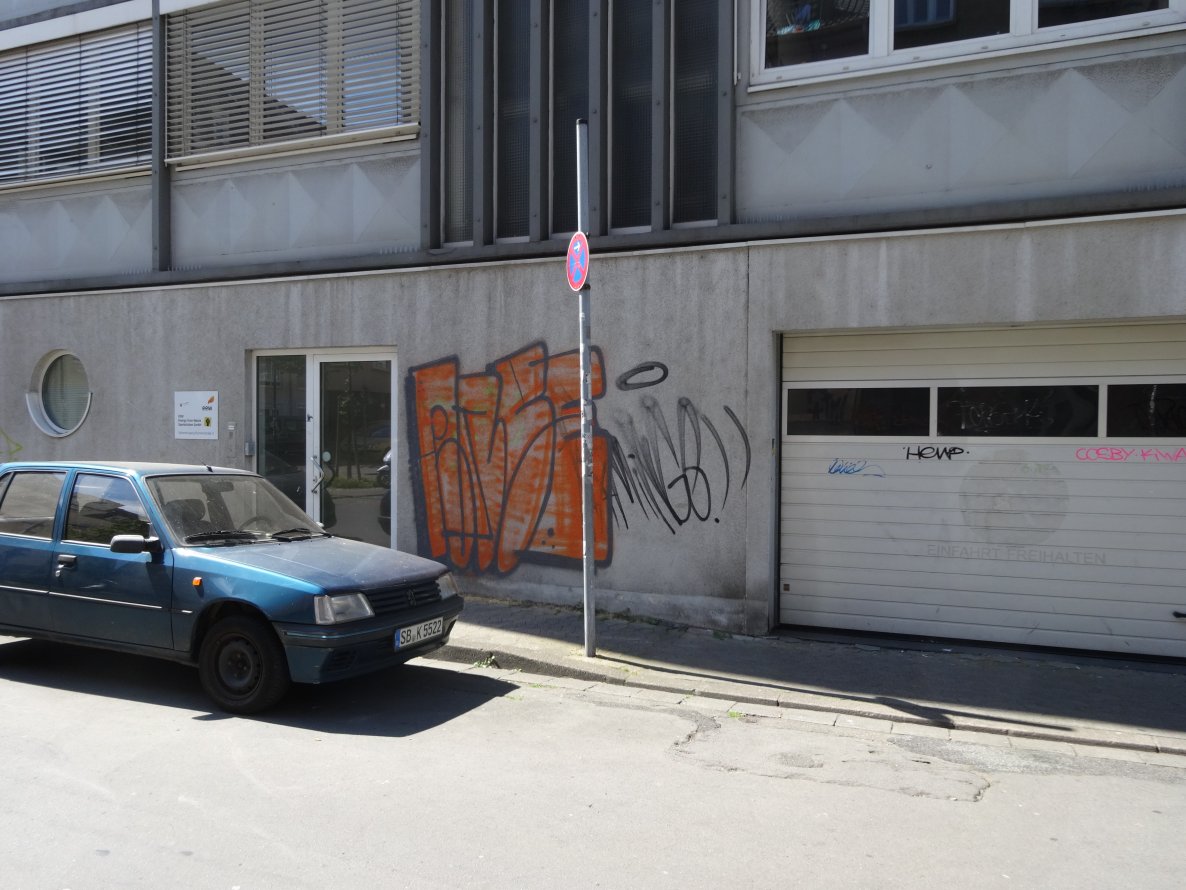 Graffiti Bombing - Photo by teaka - Fonse (2014)