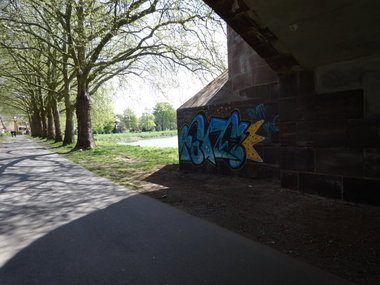 Graffiti Bombing - Photo by teaka - Fons, RMT (2014)