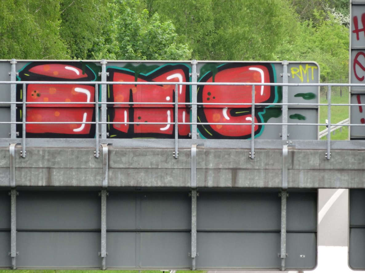 Graffiti Bombing - Photo by teaka - IMC, RMT, Fonsy (2014)