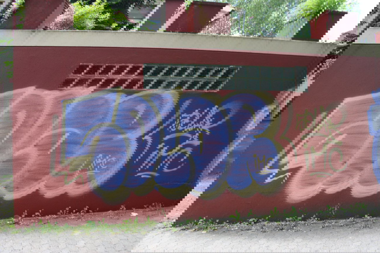 Graffiti Bombing - Photo by teaka - Solar, IMC (2014)